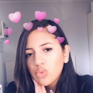 Meet your Posher, Mia